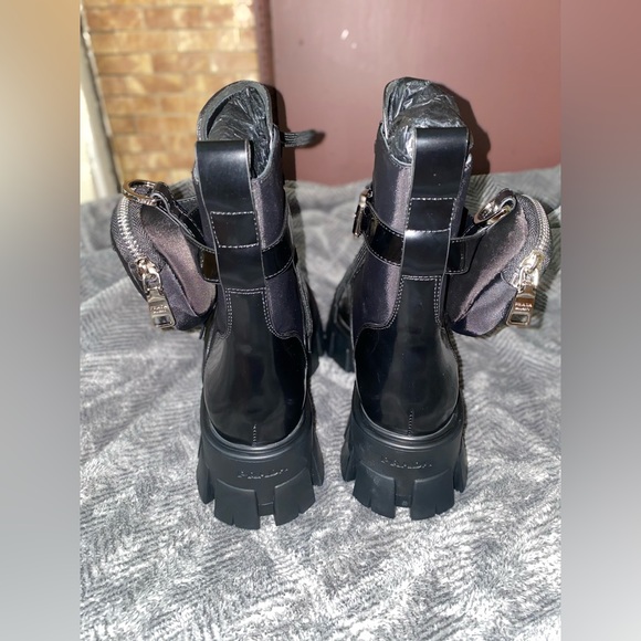 LEATHER PRADA BOOTS WITH POUCH ON THE SIDES ! - Picture 3 of 10